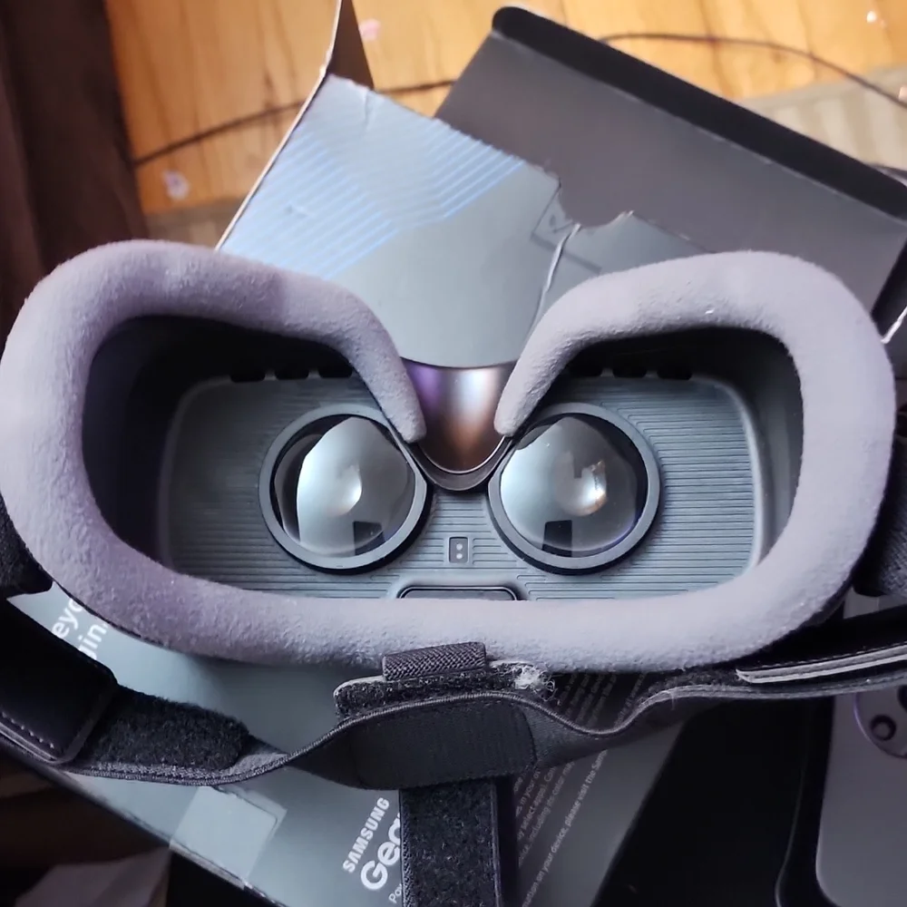 Samsung gear VR with controller